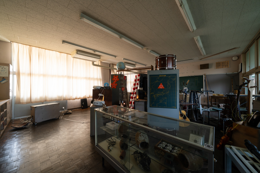 Each Day Begins with the Sunrising and ends with the Sunsetting