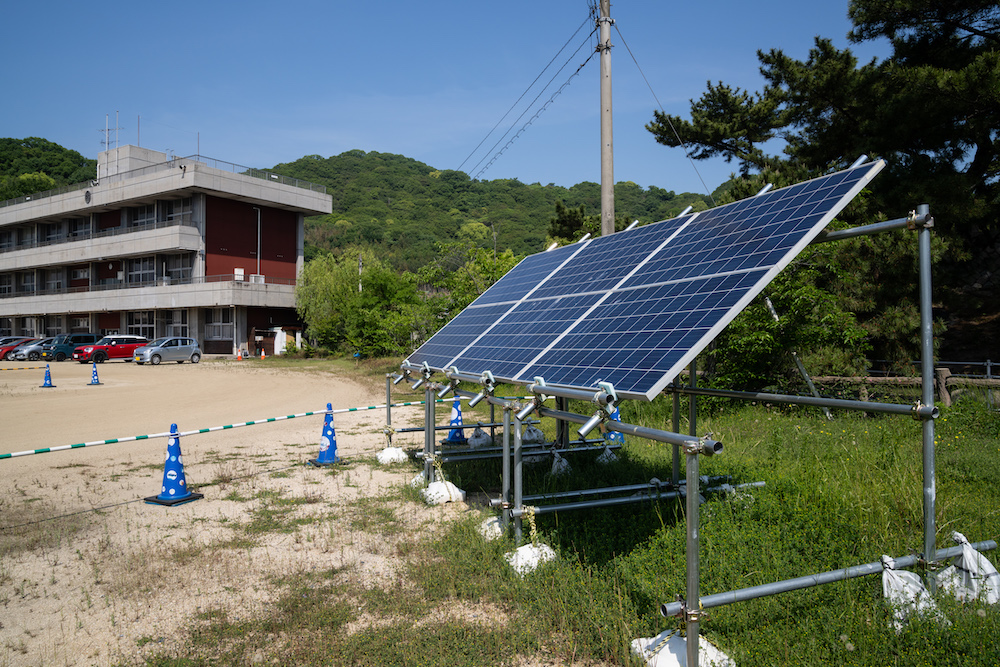 Each Day Begins with the Sunrising and ends with the Sunsetting